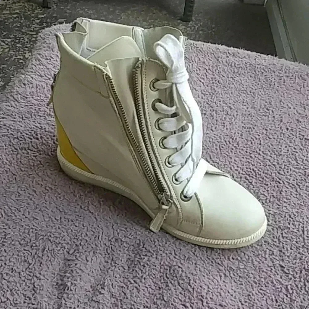 Laura Bellariva white and yellow boots with zippers Women's Size 7.5